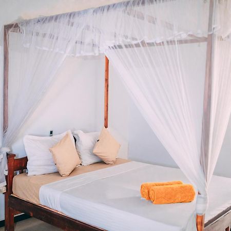 Pineapple Surf Hotel Ahangama Ngoại thất bức ảnh
