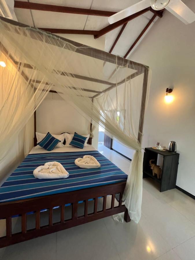 Pineapple Surf Hotel Ahangama Ngoại thất bức ảnh