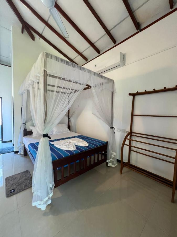 Pineapple Surf Hotel Ahangama Ngoại thất bức ảnh