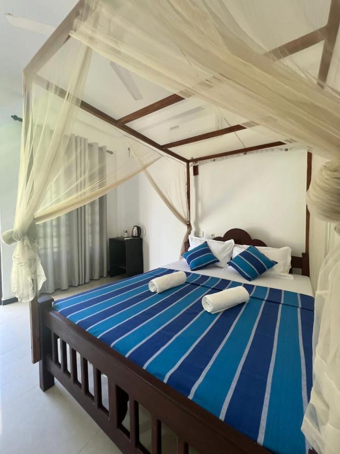 Pineapple Surf Hotel Ahangama Ngoại thất bức ảnh