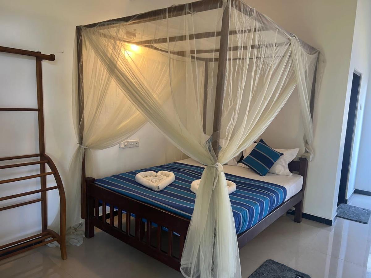 Pineapple Surf Hotel Ahangama Ngoại thất bức ảnh