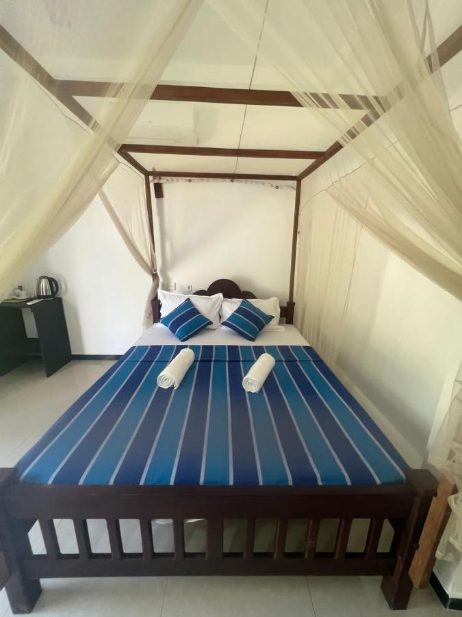 Pineapple Surf Hotel Ahangama Ngoại thất bức ảnh