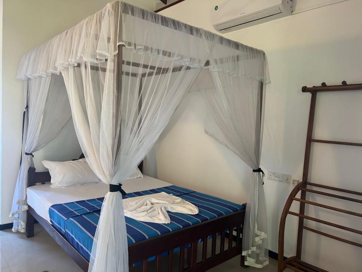 Pineapple Surf Hotel Ahangama Ngoại thất bức ảnh