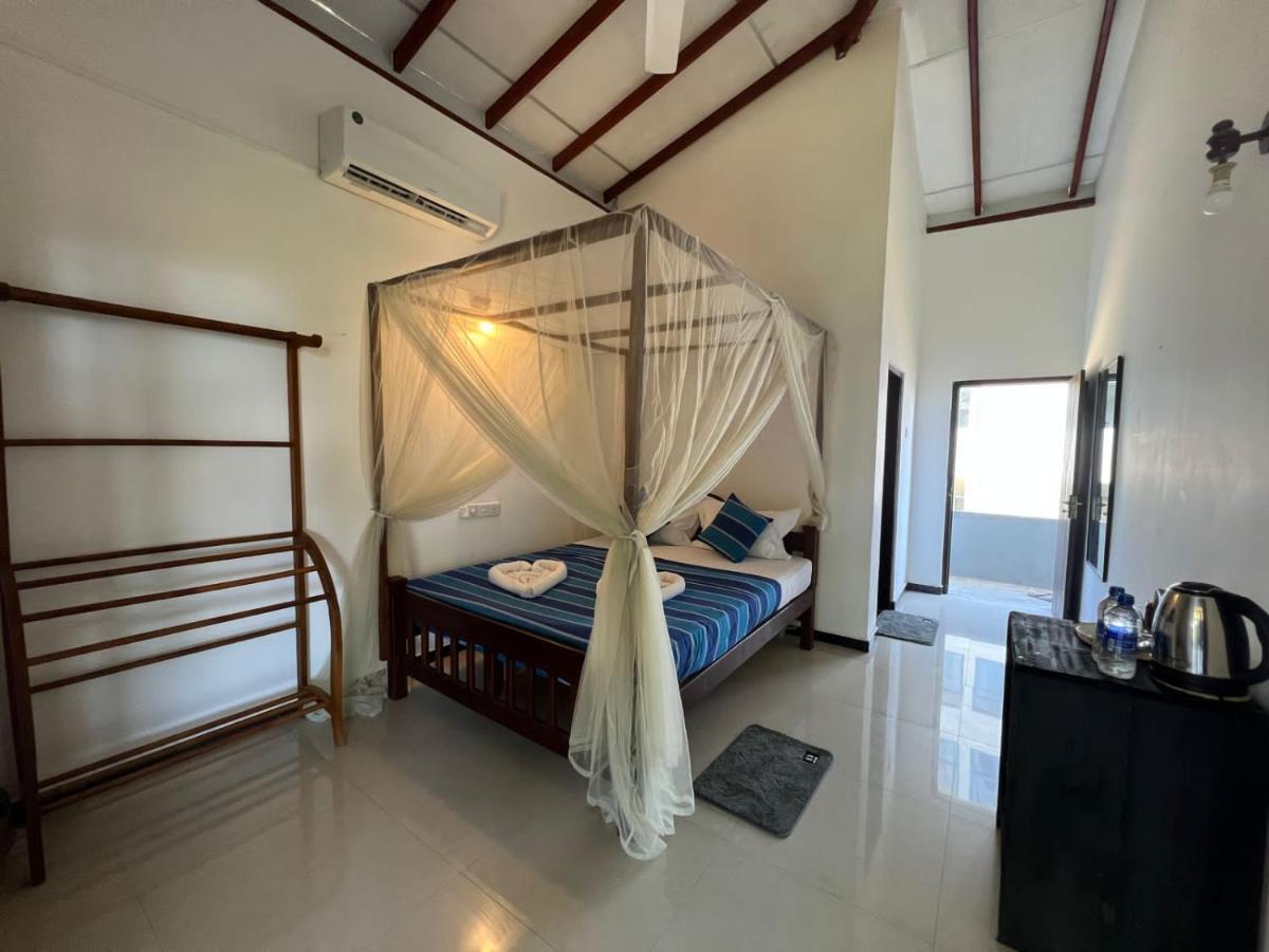 Pineapple Surf Hotel Ahangama Ngoại thất bức ảnh