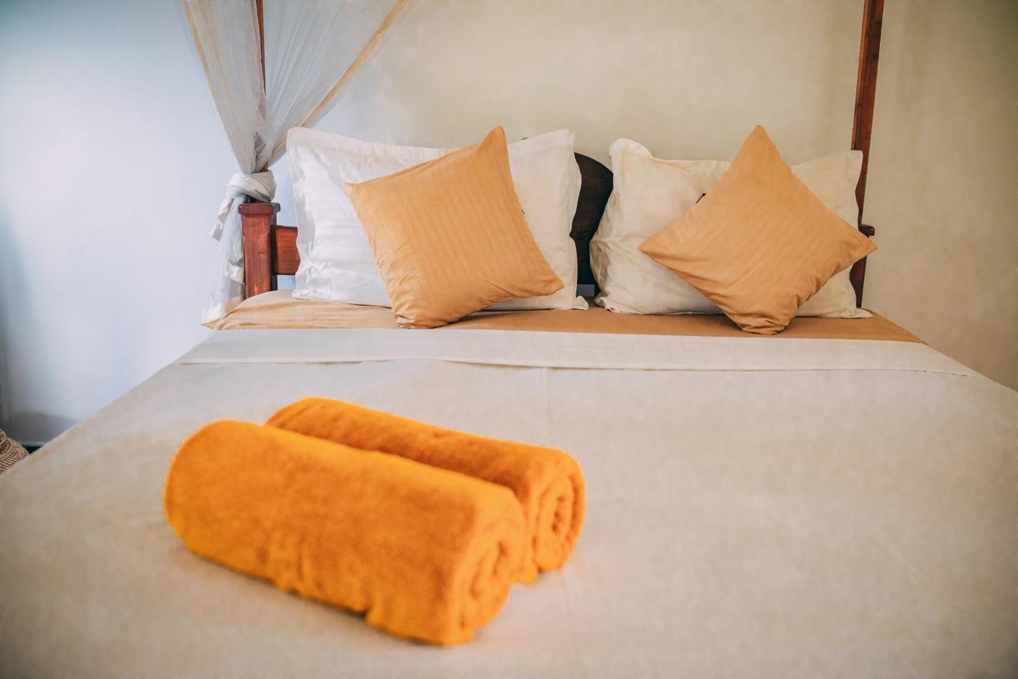 Pineapple Surf Hotel Ahangama Ngoại thất bức ảnh