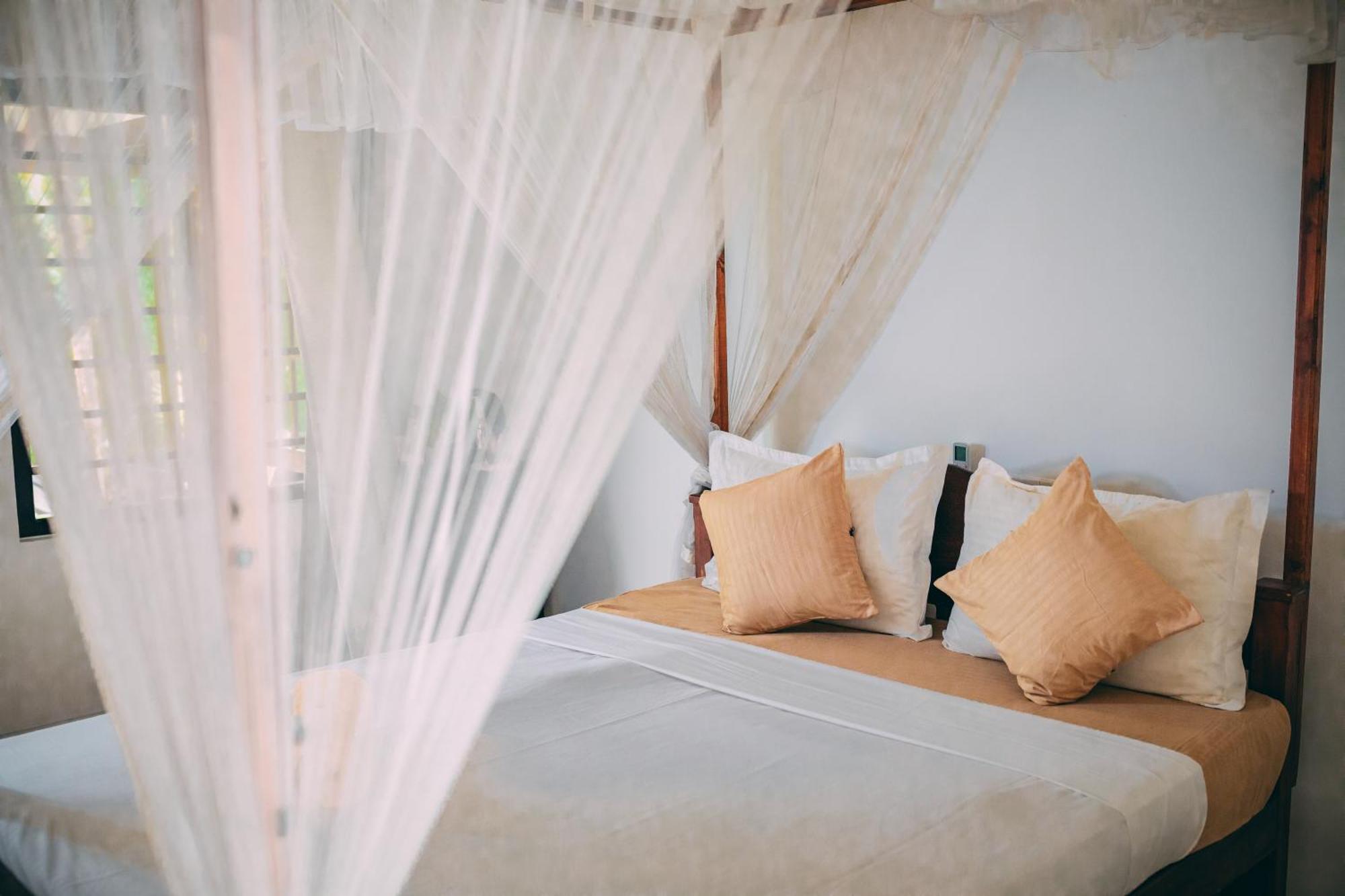 Pineapple Surf Hotel Ahangama Ngoại thất bức ảnh