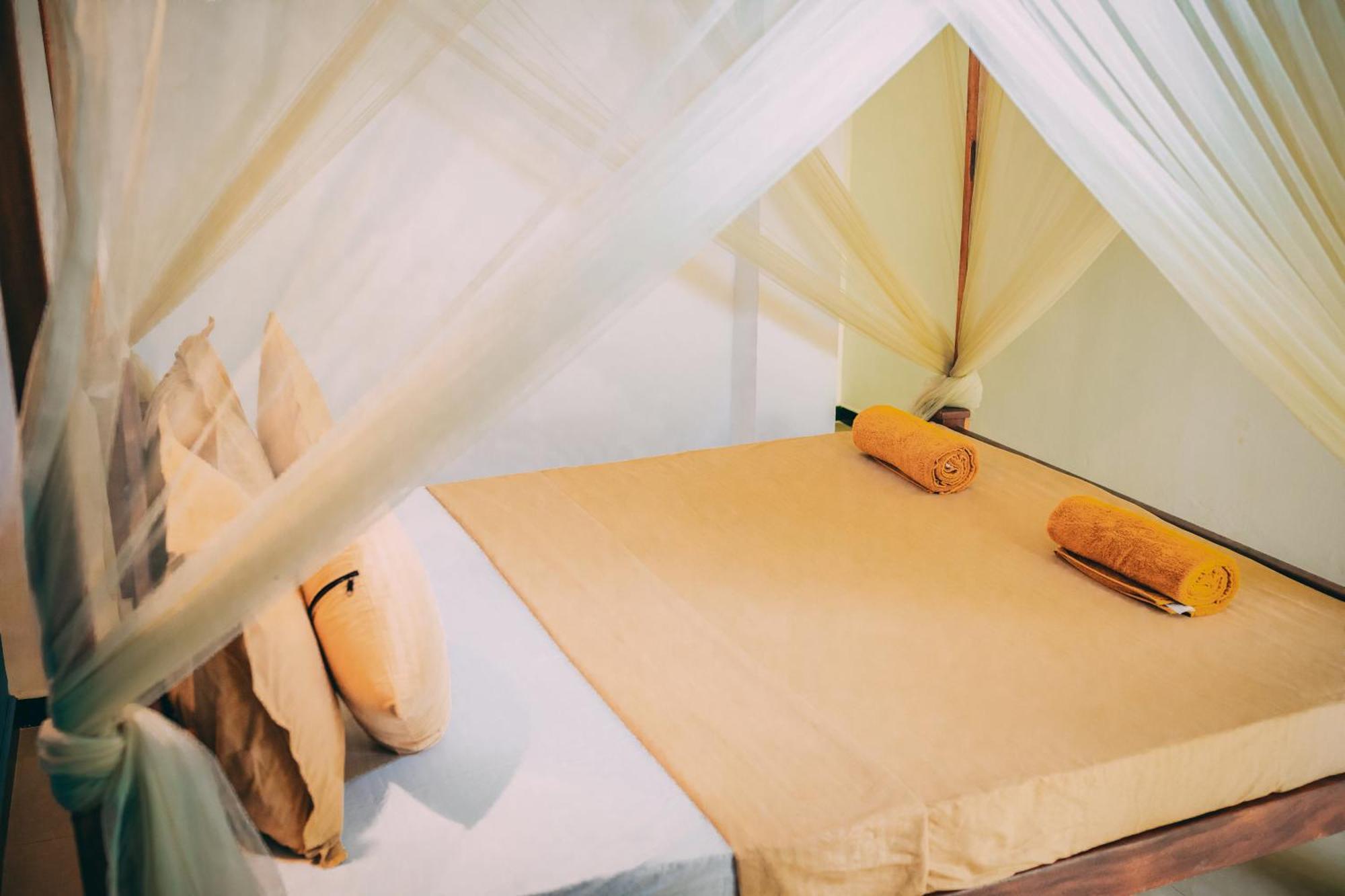 Pineapple Surf Hotel Ahangama Ngoại thất bức ảnh