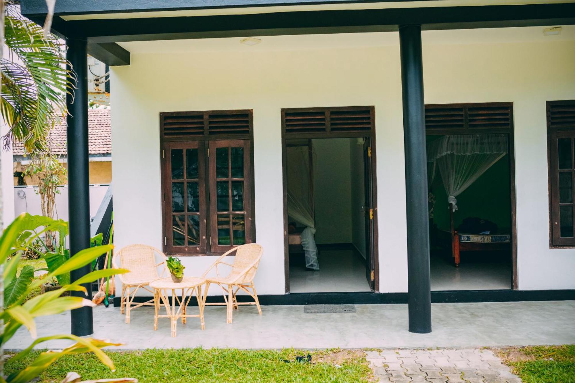 Pineapple Surf Hotel Ahangama Ngoại thất bức ảnh